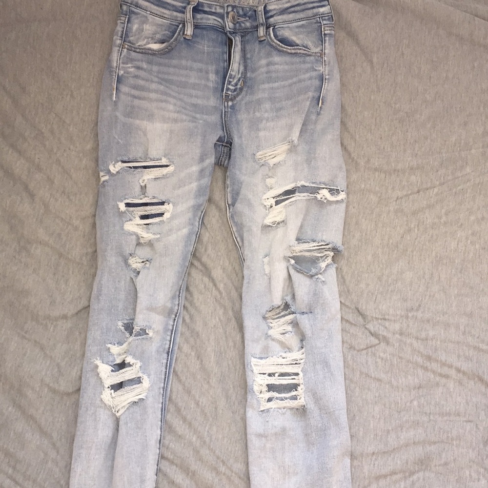 American eagle light wash distressed jeans